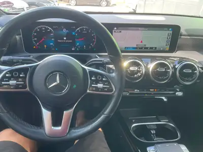 Mercedes-Benz Classe A 200 Progressive — Berline compacte de prestige, entretien Mercedes — Miniature 8