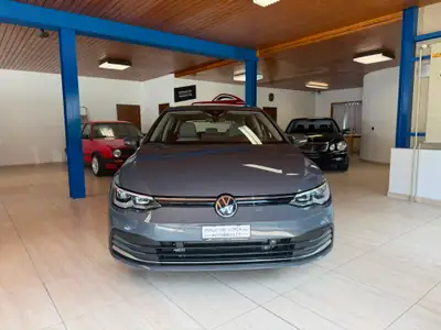 VW Golf 1.5 eTSI mHEV ACT Style DSG — Hybride léger, consommation maîtrisée et garantie 12 mois — vista posteriore