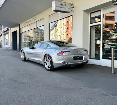 Fisker Karma Standard — Berline hybride rechargeable luxe, 43'000 km seulement — Heckansicht