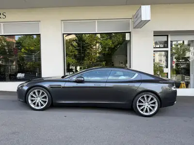 Aston Martin Rapide 5.9 V12 Touchtronic 2 — Berline sport luxe, 476 ch, historique sans accident — côté