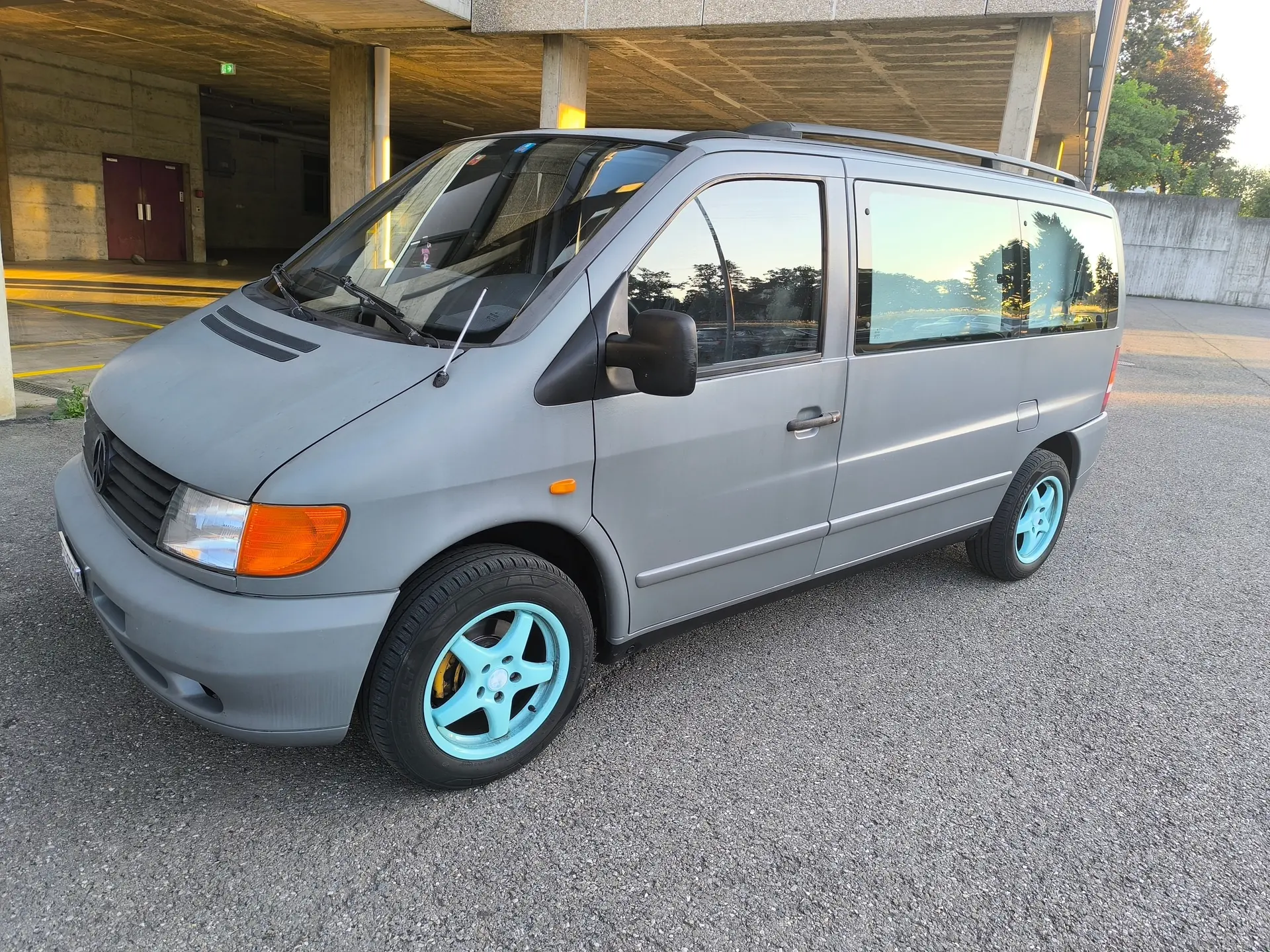 Mercedes-Benz Vito 112 CDI — Monospace diesel robuste, 252000 km, sans sinistre — vue extérieure