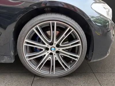 BMW 530i xDrive Touring M Sport — Break sportif, toit panoramique et traction intégrale — Miniatur 9