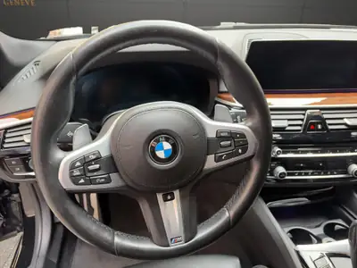 BMW 530i xDrive Touring M Sport — Break sportif, toit panoramique et traction intégrale — Miniatur 12