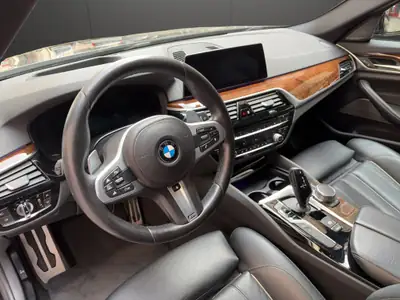 BMW 530i xDrive Touring M Sport — Break sportif, toit panoramique et traction intégrale — Miniatur 13