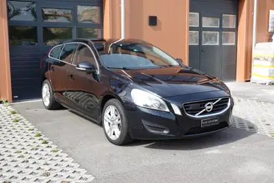 Volvo V60 D4 AWD — Berline élégante, moteur diesel performant, traction intégrale — Heckansicht