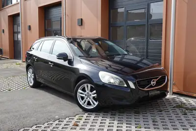 Volvo V60 D4 AWD — Berline élégante, moteur diesel performant, traction intégrale — Detail