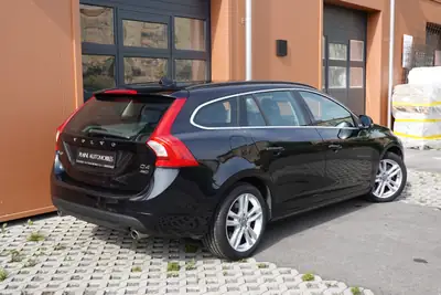 Volvo V60 D4 AWD — Berline élégante, moteur diesel performant, traction intégrale — Miniatur 7