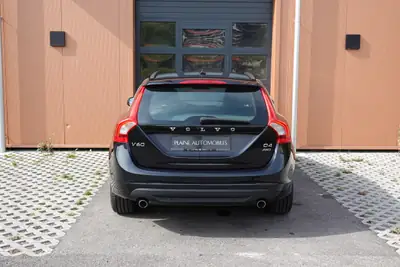 Volvo V60 D4 AWD — Berline élégante, moteur diesel performant, traction intégrale — Miniatur 9