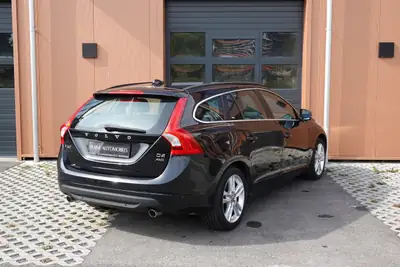 Volvo V60 D4 AWD — Berline élégante, moteur diesel performant, traction intégrale — Miniatur 8