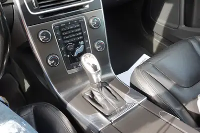 Volvo V60 D4 AWD — Berline élégante, moteur diesel performant, traction intégrale — Miniatur 17