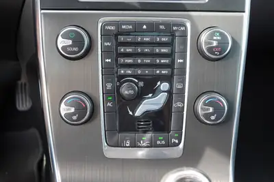 Volvo V60 D4 AWD — Berline élégante, moteur diesel performant, traction intégrale — Miniatur 18