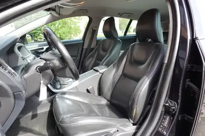 Volvo V60 D4 AWD — Berline élégante, moteur diesel performant, traction intégrale — Miniatur 21