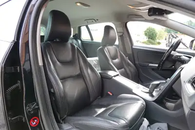 Volvo V60 D4 AWD — Berline élégante, moteur diesel performant, traction intégrale — Miniatur 22