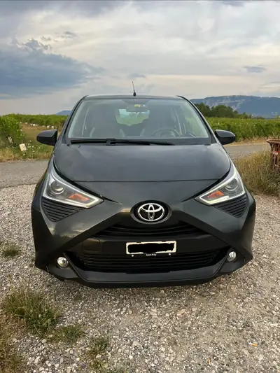 Toyota Aygo 1.0 VVT-i Trend 2020 — Citadine fiable avec 4 pneus hiver inclus — vue extérieure