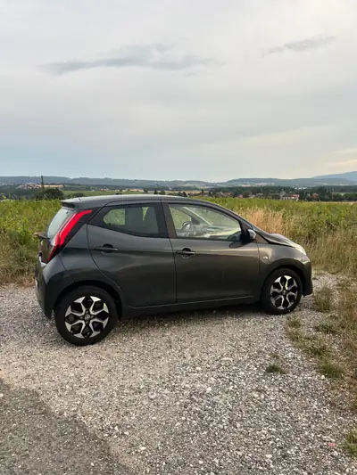 Toyota Aygo 1.0 VVT-i Trend 2020 — Citadine fiable avec 4 pneus hiver inclus — Miniature 8