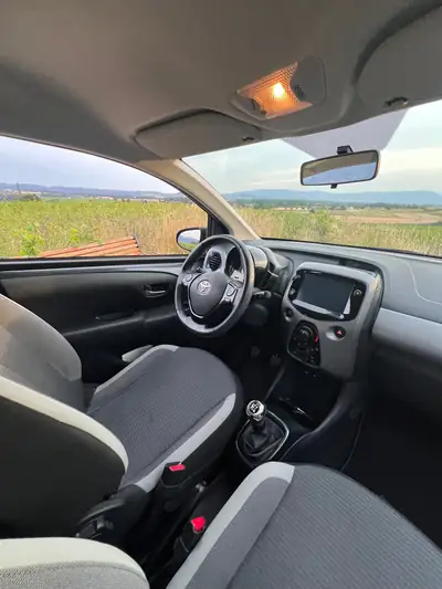 Toyota Aygo 1.0 VVT-i Trend 2020 — Citadine fiable avec 4 pneus hiver inclus — Miniature 12