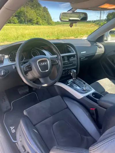 Audi A5 3.2 V6 FSI — Coupé sportif élégant, 85'000 km seulement — interni