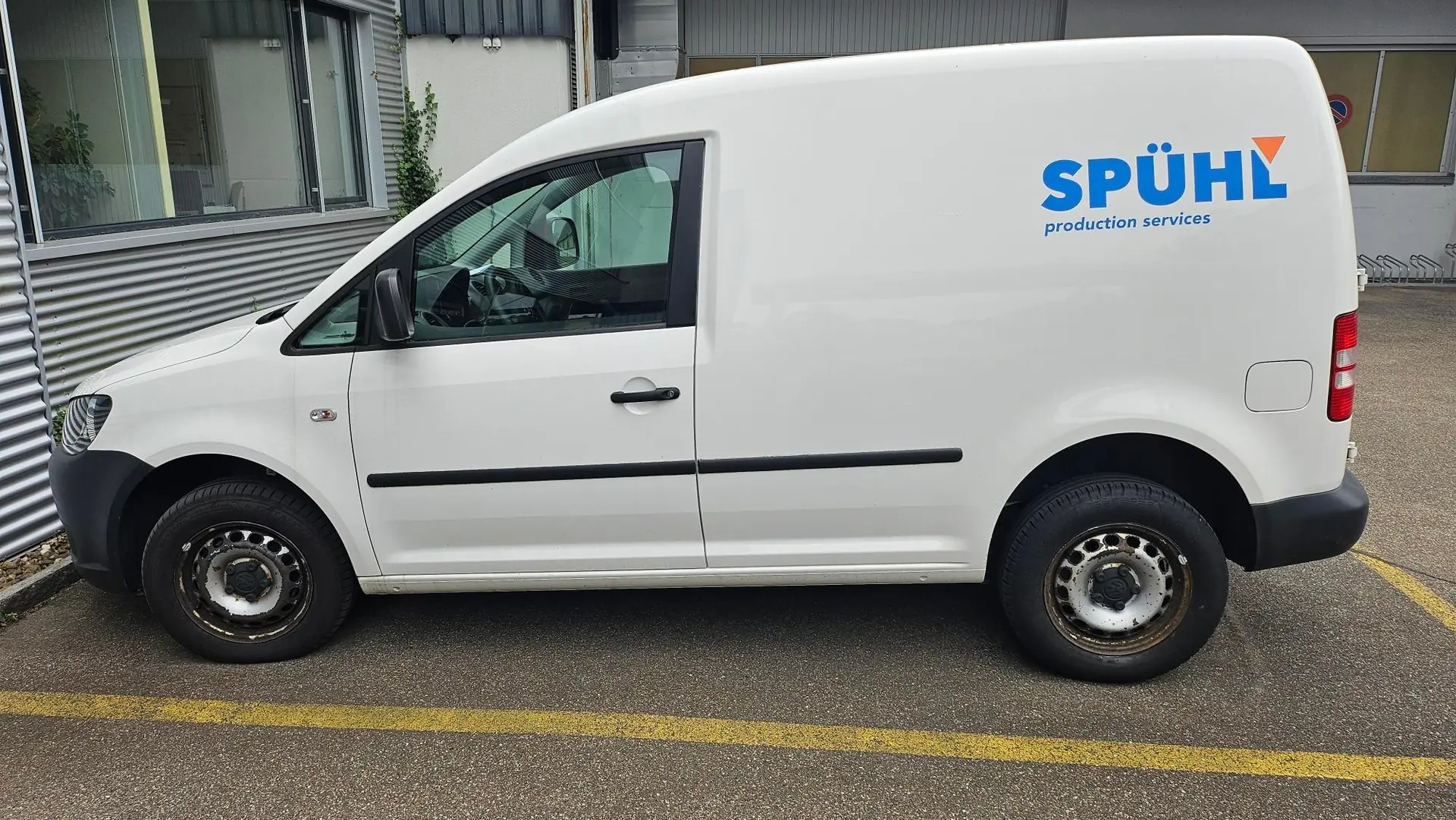 VW Caddy 2.0 TDI 4motion — Utilitaire polyvalent diesel 4x4, sans accident — vue extérieure