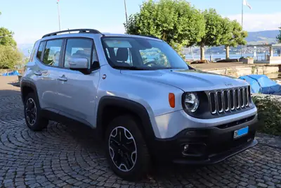 Jeep Renegade 2.0 CRD 120 Swiss Edition AWD — Compact robuste avec moteur diesel économe — côté