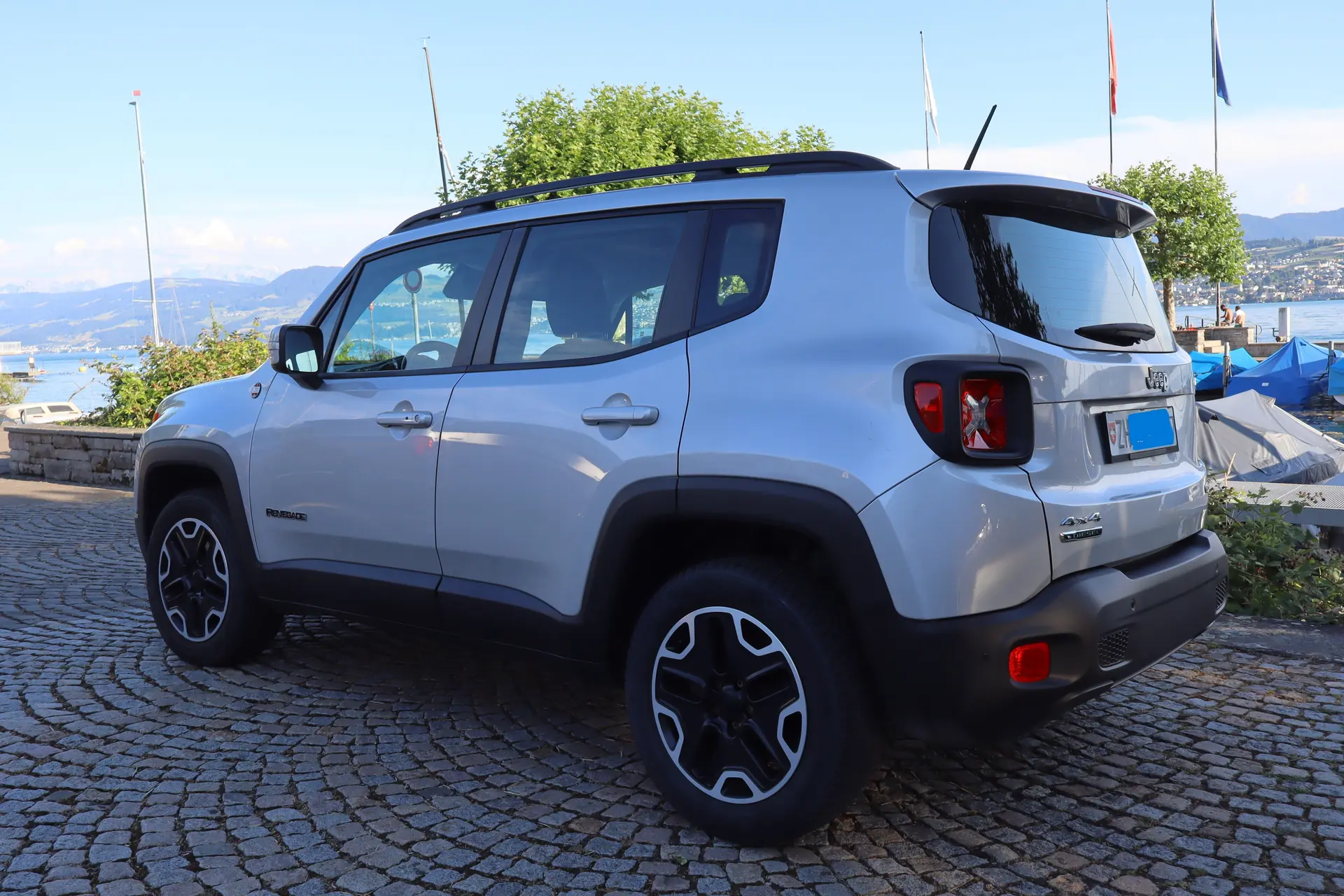 Jeep Renegade 2.0 CRD 120 Swiss Edition AWD — Compact robuste avec moteur diesel économe — vue extérieure