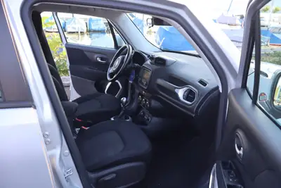 Jeep Renegade 2.0 CRD 120 Swiss Edition AWD — Compact robuste avec moteur diesel économe — intérieur
