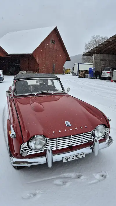 Triumph TR4A 1966 — Roadster anglais mythique, 104 ch, état impeccable — Außenansicht