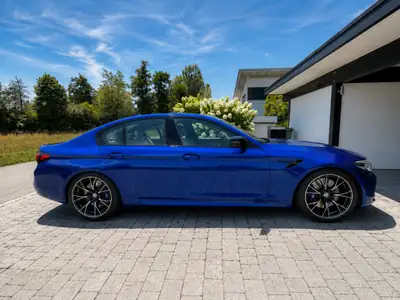 BMW M5 xDrive Competition Drivelogic — Berline sport allemande d'exception, entretien à jour — vista esterna