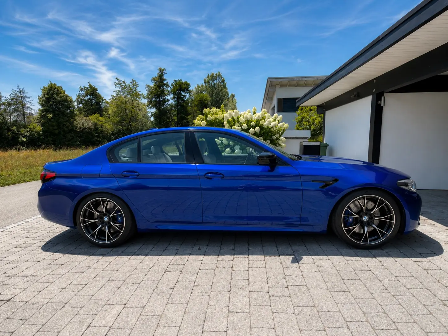 BMW M5 xDrive Competition Drivelogic — Berline sport allemande d'exception, entretien à jour — vista esterna