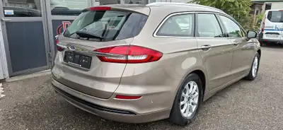 Ford Mondeo 2.0 HEV 187 Titanium — Berline familiale hybride, 66'000 km — Heckansicht