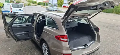 Ford Mondeo 2.0 HEV 187 Titanium — Berline familiale hybride, 66'000 km — Armaturenbrett