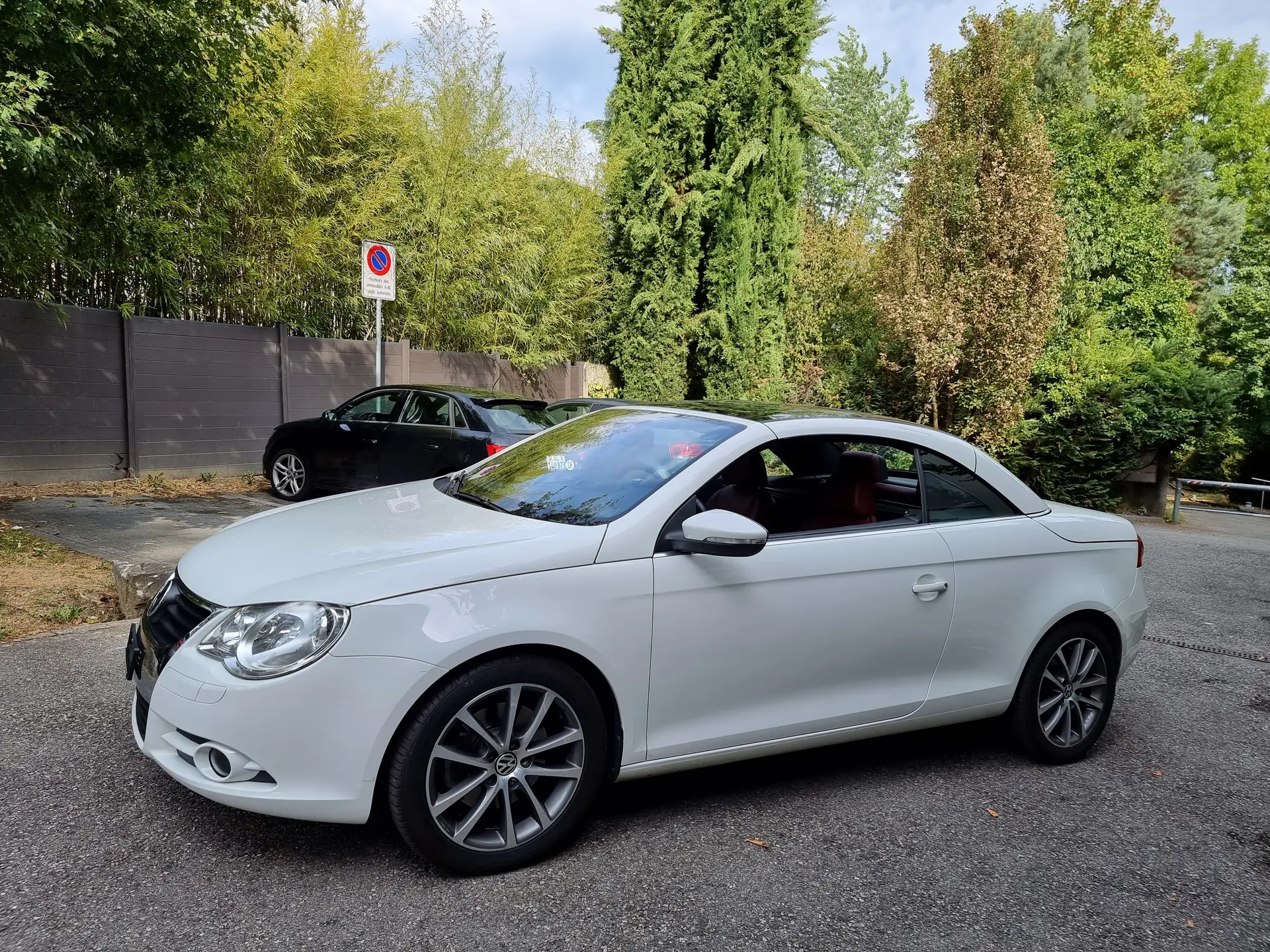 VW EOS 2.0 TSI 200 ch — Cabriolet élégant, motorisation dynamique et intérieur premium — vista esterna