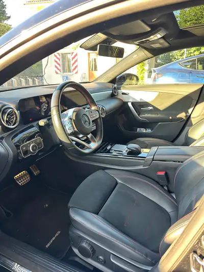 Mercedes-Benz CLA 250 AMG Line — Berline élégante, toit panoramique et technologie MULTIBEAM — Heckansicht