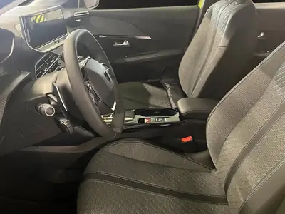 Peugeot 208 1.2 MHEV 110 Allure Premium — Citadine hybride légère, économique et moderne — Miniatur 8