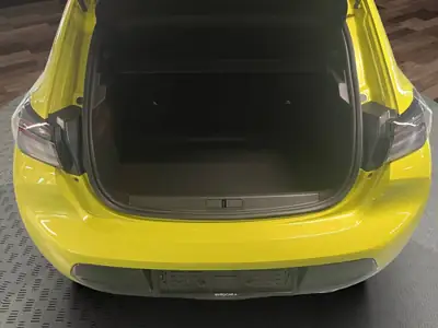 Peugeot 208 1.2 MHEV 110 Allure Premium — Citadine hybride légère, économique et moderne — Miniatur 12