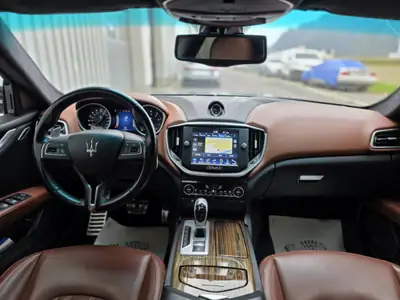 Maserati Ghibli 3.0 V6 S Q4 — Berline sport élégante, 410 CV et traction intégrale — rear view