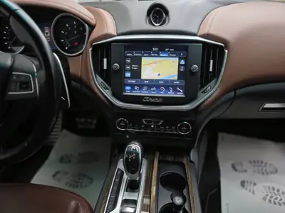 Maserati Ghibli 3.0 V6 S Q4 — Berline sport élégante, 410 CV et traction intégrale — Thumbnail 9