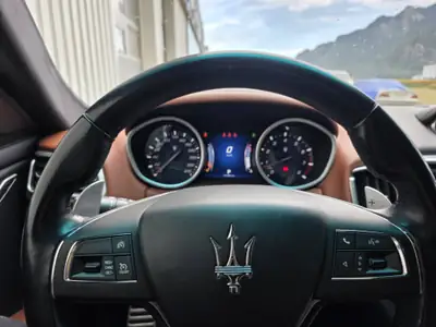Maserati Ghibli 3.0 V6 S Q4 — Berline sport élégante, 410 CV et traction intégrale — Thumbnail 10