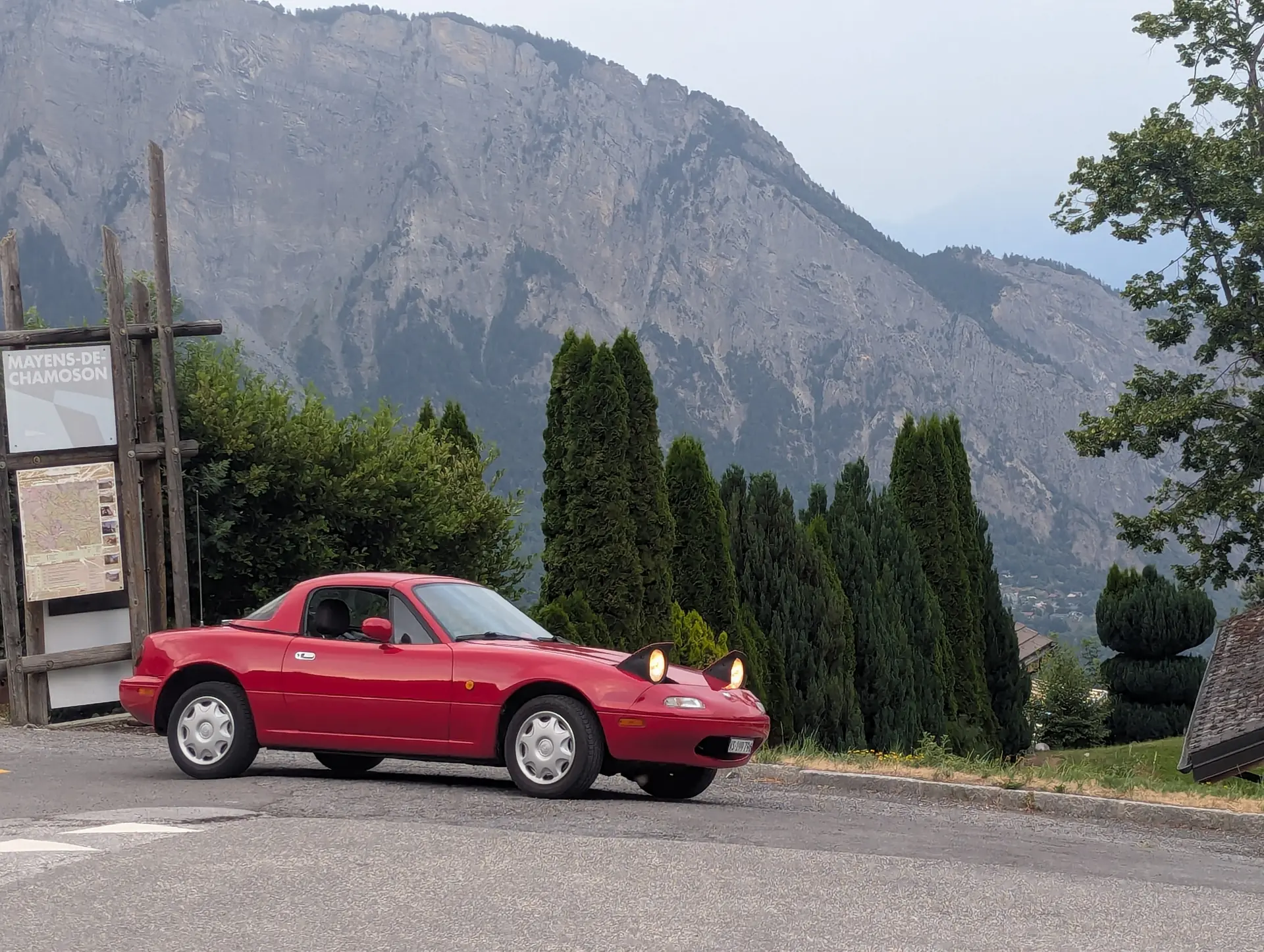 Mazda MX-5 1.6i-16V — Roadster culte des années 90, rouge vif et sensation pure