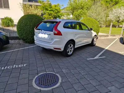Volvo XC60 2.4 D4 Ocean Race AWD — SUV premium diesel, sans accident, équipement complet — arrière