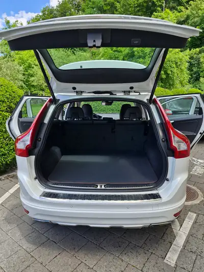 Volvo XC60 2.4 D4 Ocean Race AWD — SUV premium diesel, sans accident, équipement complet — Miniature 7