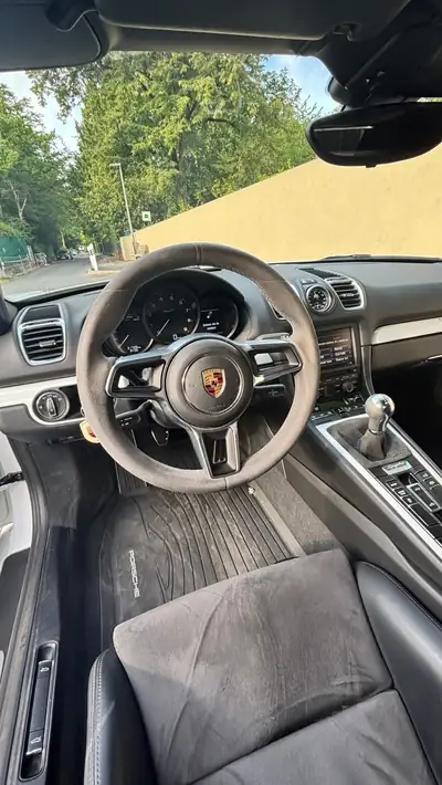 Porsche 718 Boxster 3.8 Spyder — Roadster légendaire, 375 ch et seulement 31 728 km — Miniature 12