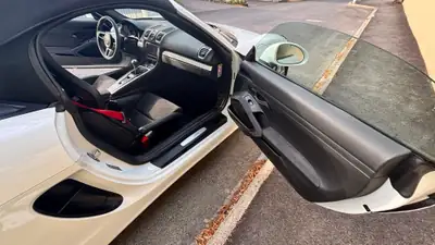 Porsche 718 Boxster 3.8 Spyder — Roadster légendaire, 375 ch et seulement 31 728 km — Miniature 10