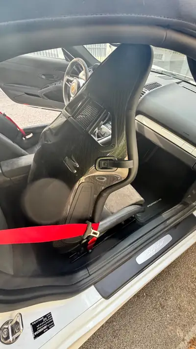 Porsche 718 Boxster 3.8 Spyder — Roadster légendaire, 375 ch et seulement 31 728 km — Miniature 11