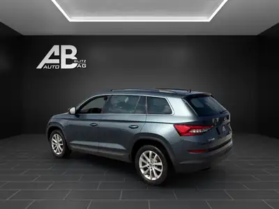 Skoda Kodiaq 2.0 TSI 180 PS 4x4 — SUV 7 places avec transmission DSG, entretien complet — Heckansicht