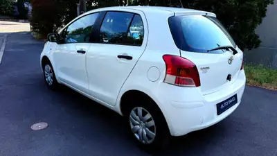 Toyota Yaris 1.0 Linea Terra 2011 — Citadine fiable, sans accident, entretien réduit — Heckansicht