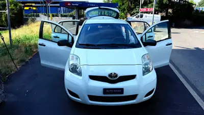 Toyota Yaris 1.0 Linea Terra 2011 — Citadine fiable, sans accident, entretien réduit — Miniatur 12