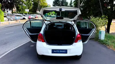 Toyota Yaris 1.0 Linea Terra 2011 — Citadine fiable, sans accident, entretien réduit — Miniatur 14