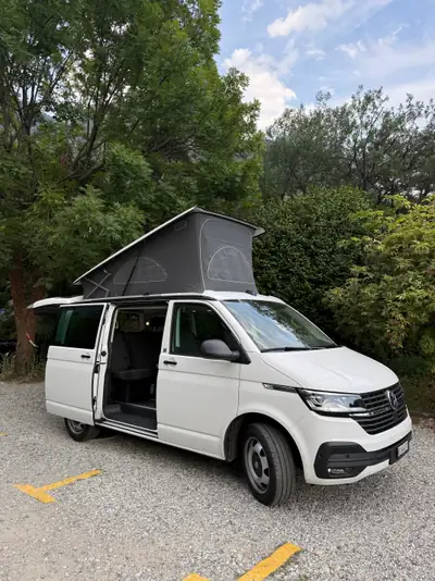 VW T6.1 Beach Liberty — Camping-car aménagé 4 places, motorisation robuste et équipements premium inclus — fianco