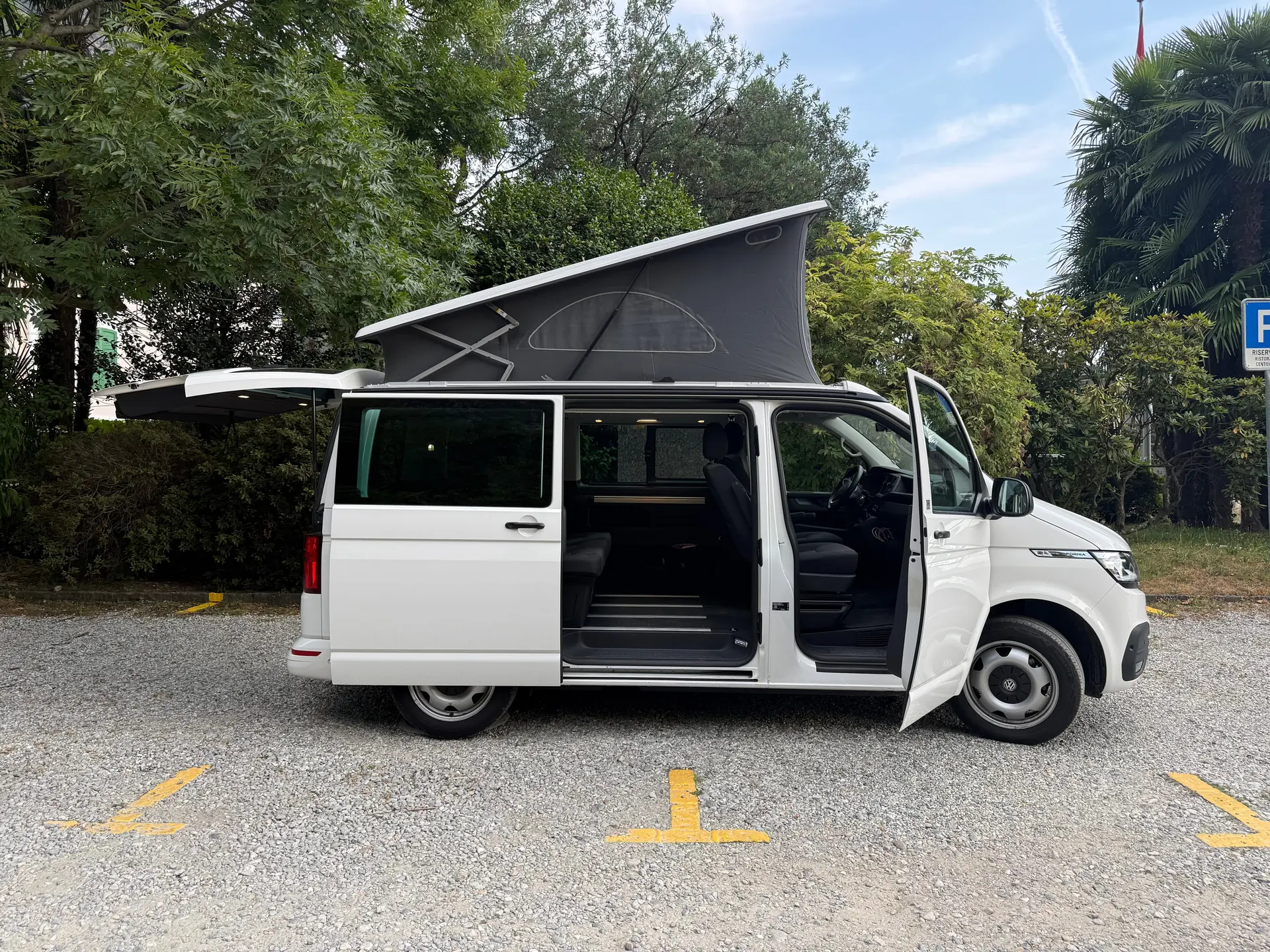 VW T6.1 Beach Liberty — Camping-car aménagé 4 places, motorisation robuste et équipements premium inclus — vista esterna