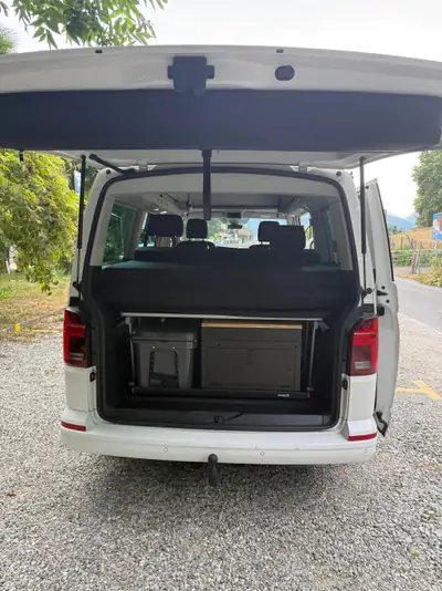 VW T6.1 Beach Liberty — Camping-car aménagé 4 places, motorisation robuste et équipements premium inclus — interni
